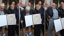 Kroatijos žmogaus teisių organizacijos vadovui nusmuko kelnės fotografuojantis su prezidente