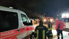 Sniege strigęs greitosios pagalbos automobilis