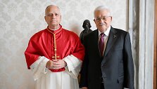 Popiežius Leonas XIV su&nbsp;palestiniečių prezidentu Mahmudu Abbasu / HANDOUT / AFP