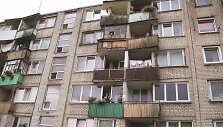 Luk&scaron;io gatvės 2-ojo namo gyventojai sunerimę &ndash; namo balkonų būklė itin prasta, o iki nelaimės &ndash; vos vienas žingsnis