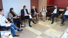 I&scaron; kairės R. Gylys, R. Trumbotaitė, R. Černiauskas, S. Jurgelevičienė, D. Balčėtienė, L. Bilkis, V. Gražulis