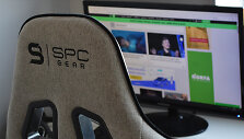 Nestandartinėmis savybėmis pasižyminti &bdquo;SPC Gear SR300F V2 GY&ldquo; kėdė