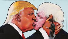 Donaldo Trumpo ir Boriso Johnsono bučinio pie&scaron;inys Bristolyje