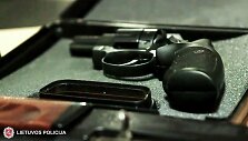 Senolis nuo plė&scaron;ikų gynėsi teisėtai laikomu ginklu
