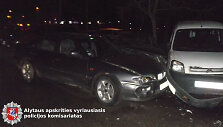 Apgadinti automobiliai &bdquo;Rover&ldquo; ir &bdquo;Citroen Berlingo&ldquo;.