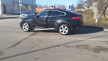 Apgadintas BMW visureigis