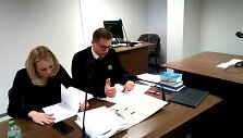 Viktorija Maslauskienė su advokatu Evaldu Skurvydu