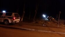 Girtas vairuotojas Klaipėdoje sustojo tik atsitrenkęs į patrulių automobilį.
