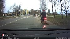 Pažeidėjas ant motociklo
