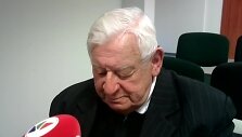 pedofilija-kaltinamas-kunigas-jantanavicius-i-zurnalistu-klausimus-atsake-tik-sypsena