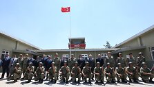 Turkijos valdžios atstovai pozuoja su &scaron;alies kariais