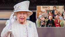 Karalienė Elizabeth II su vaikaičiais