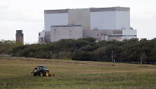 Traktorius lauke, kuriame i&scaron;kils Hinkley Point atominė jėgainė