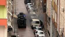 Stambule dvi užpuolikės atakavo policijos būstinę