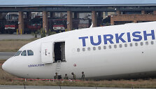 Nepale nuo tako nuslydo Turkijos oro linijų lėktuvas.