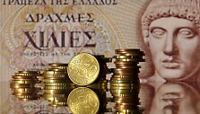 Graikijos drachmos banknotas ir euro monetos