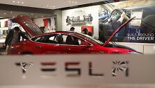 &bdquo;Tesla&ldquo; automobilių salonas