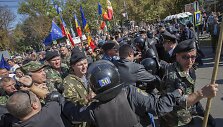 Protestuotojai Moldovoje braunasi pro policijos ir specialiųjų pajėgų užtvaras