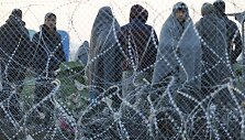 &Scaron;imtai migrantų įstrigo Graikijoje dėl Makedonijos teritorijoje pastatytos sienos