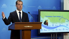 Dmitrijus Medvedevas vaizdo konferencijoje, skirtoje &bdquo;Sibiro jėgos&ldquo; dujotiekio statybos pradžiai