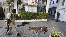Somalio policijos pajėgos atkovojo vie&scaron;butį Mogadi&scaron;e.