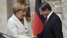 Vokietijos kanclerė Angela Merkel ir Turkijos premjeras Ahmetas Davutoglu