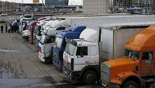 Tolimųjų reisų sunkvežimių vairuotojų stovykla prie Maskvos