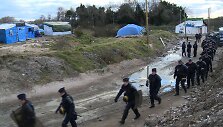 Prancūzijos pareigūnai pradėjo ardyti pabėgėlių stovyklą prie Kalė uostamiesčio