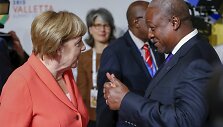 Vokietijos kanclerė Angela Merkel ir Ganos prezidentas Johnas Dramani Mahama