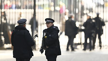 Į Londono ir Mančesterio gatves i&scaron;siųsta patruliuoti daugiau pareigūnų.