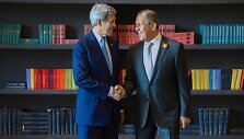 Johnas Kerry ir Sergejus Lavrovas.