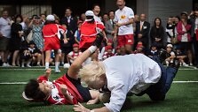 Londono meras Borisas Johnsonas parblo&scaron;kė berniuką