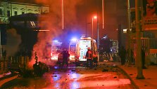 Prie Stambulo &bdquo;Besiktas&ldquo; sporto arenos vėlų &scaron;e&scaron;tadienio vakarą nugriaudėjo du sprogimai.
