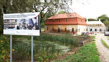 Liubavo dvaro oficinos ir oranžerijos restauracija įpusėjo
