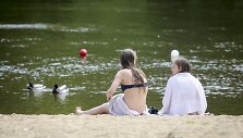 &Scaron;ilta vasaros pradžia vilniečių į paplūdimius dar nei&scaron;viliojo