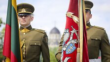 Valstybės vėliavos pakėlimo ceremonija Nepriklausomybės aik&scaron;tėje, Vilniuje