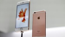 &bdquo;iPhone&ldquo; nuo &scaron;iol bus galima rinktis ir i&scaron; naujo aukso spalvos atspalvio