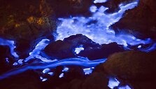 &Scaron;alia Kawah Ijen ugnikalnio teka mėlyna lava