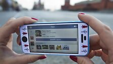 &bdquo;VKontake&ldquo; vartotojas rodo paskyrą socialiniame tinkle su jo įkūrėjo Pavelo Durovo paskyra