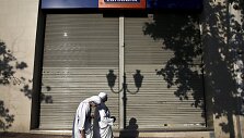 Graikija savaitei uždarė bankus ir įvedė kapitalo kontrolę