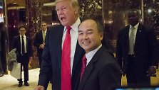 Donaldas Trumpas susitinka su Masayoshiu Sonu