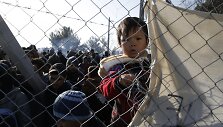 &Scaron;imtai migrantų įstrigo Graikijoje dėl Makedonijos teritorijoje pastatytos sienos