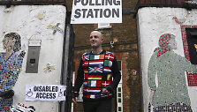 Britanijos rinkėjai pradėjo balsuoti istoriniame referendume dėl tolesnės &scaron;alies narystės Europos Sąjungoje