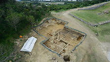 Archeologiniai kasinėjimai Japonijos Kacureno pilyje
