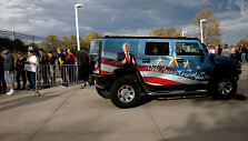 Donaldą Trumpą reklamuojantis &bdquo;Hummer&ldquo; 