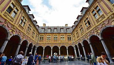 La Vieille Bourse, Lilyje