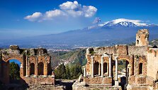 Taormina miestas Sicilijoje, kuris buvo įkurtas dar 3-4 amžių prie&scaron; Kristų. 