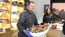 Specializuotas parduotuves &bdquo;&Scaron;iaurės jūra&ldquo; valdantis Žilvinas Pupkus bandys i&scaron;mokyti žuvų valgymo kultūros ir klaipėdiečius.