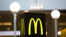 Antrą de&scaron;imtį Lietuvoje veikiantis "McDonald's" džiaugiasi kasmet augančiu pelnu ir žada naujų restoranų atidarymus
