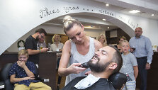 Kauno senamiestyje atidarytas pirmasis mieste barzdų skutimo salonas &bdquo;Old Town Barbers&ldquo;